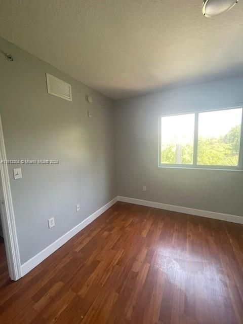 For Rent: $2,150 (2 beds, 2 baths, 914 Square Feet)