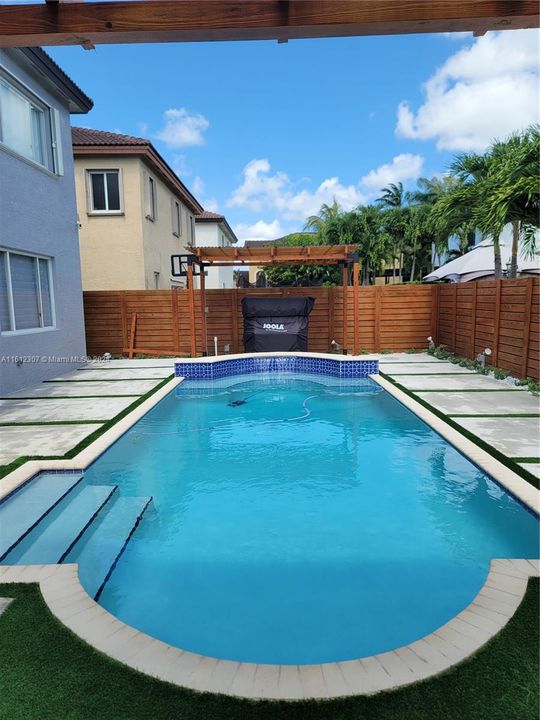 Spa area in the pool