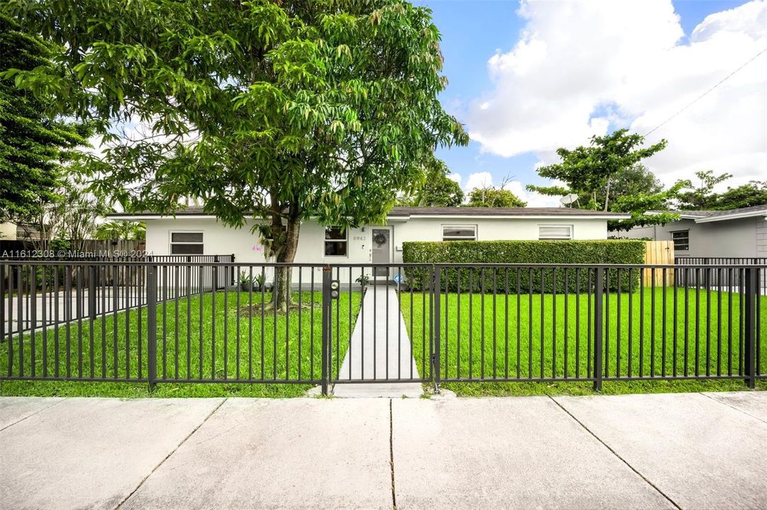 For Sale: $745,000 (4 beds, 2 baths, 1450 Square Feet)