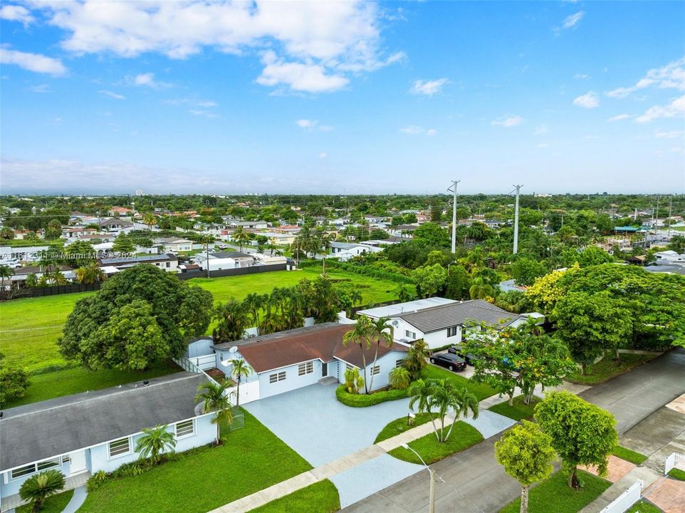 For Sale: $770,000 (3 beds, 2 baths, 2204 Square Feet)