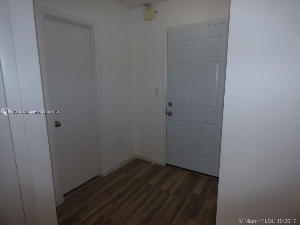 For Rent: $1,850 (1 beds, 1 baths, 898 Square Feet)