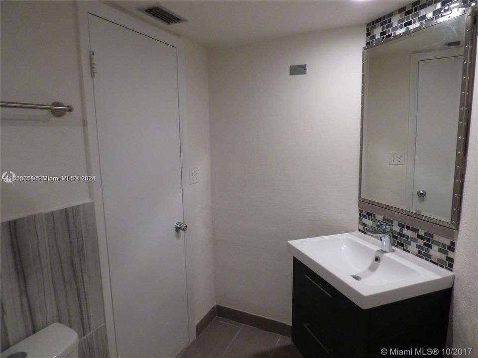 For Rent: $1,850 (1 beds, 1 baths, 898 Square Feet)