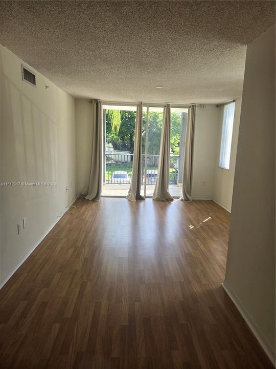 For Rent: $2,100 (1 beds, 1 baths, 743 Square Feet)