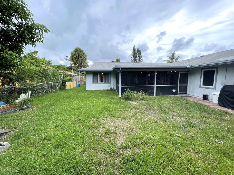 Recently Sold: $559,000 (4 beds, 2 baths, 1644 Square Feet)