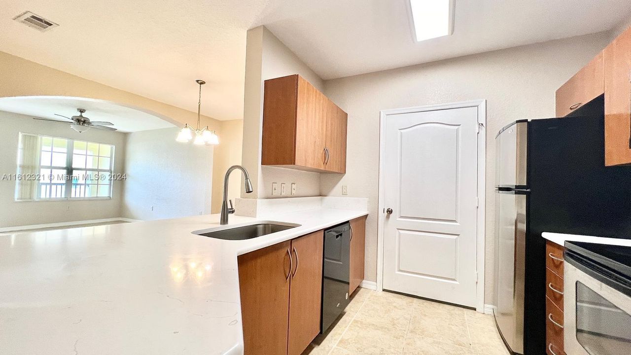 For Rent: $2,200 (2 beds, 2 baths, 1288 Square Feet)