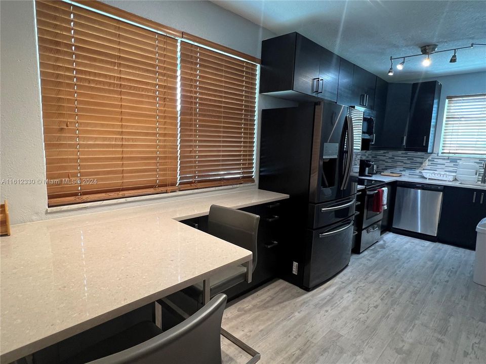 For Rent: $2,600 (2 beds, 2 baths, 865 Square Feet)
