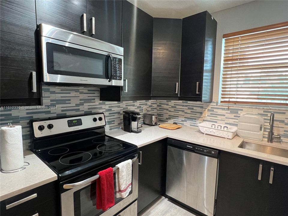 For Rent: $2,600 (2 beds, 2 baths, 865 Square Feet)