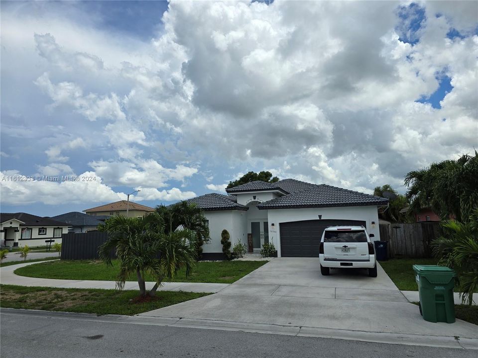 For Sale: $860,000 (4 beds, 2 baths, 1600 Square Feet)