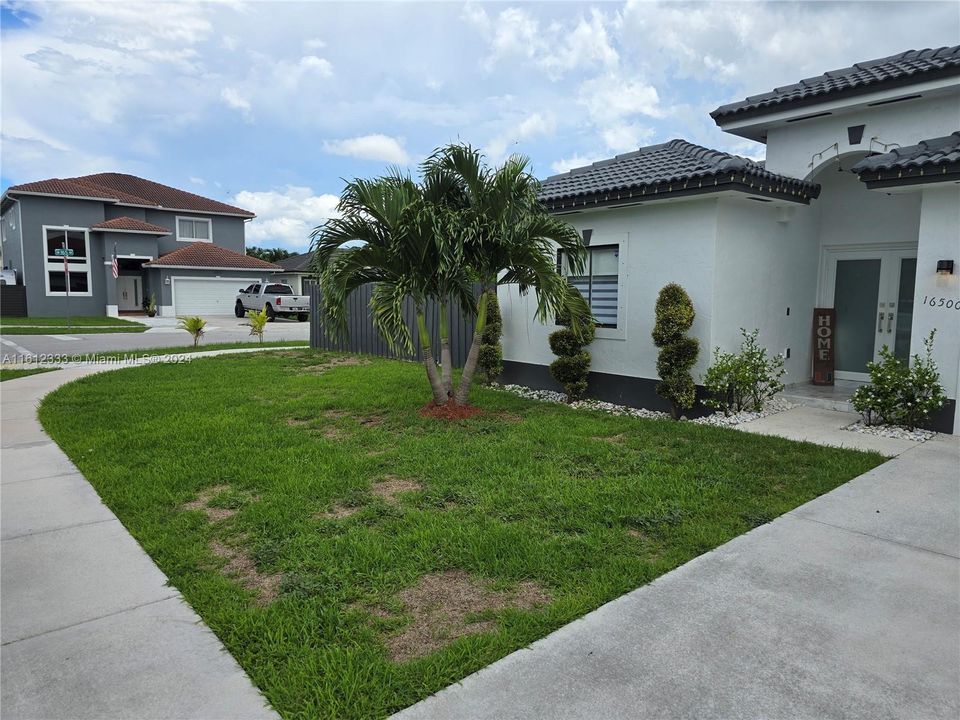 For Sale: $860,000 (4 beds, 2 baths, 1600 Square Feet)