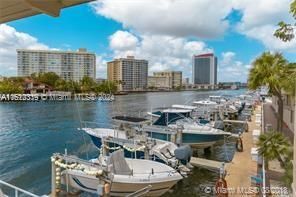 Active With Contract: $269,000 (1 beds, 1 baths, 870 Square Feet)