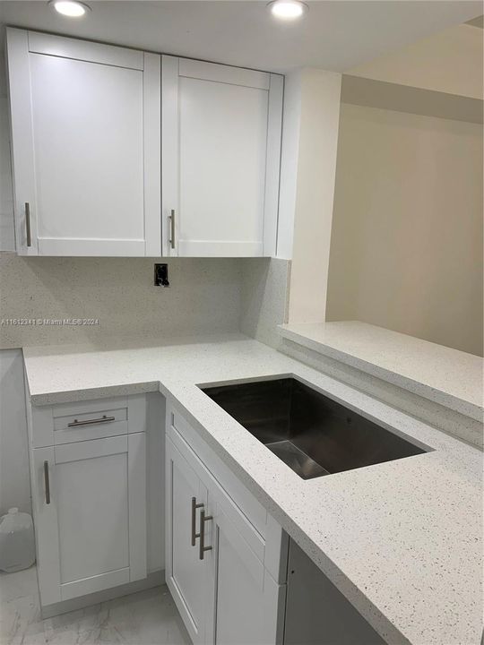For Rent: $2,500 (2 beds, 2 baths, 898 Square Feet)