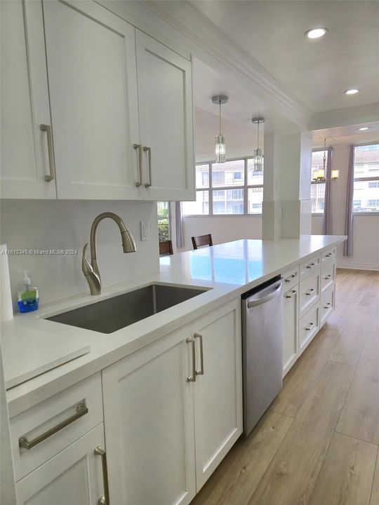 For Rent: $2,850 (2 beds, 2 baths, 1259 Square Feet)