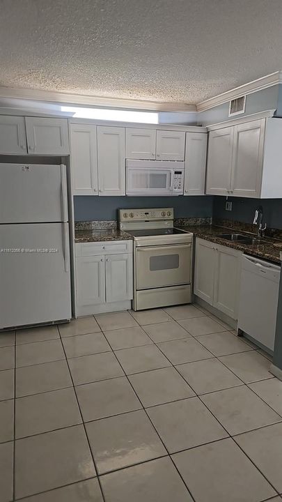 For Rent: $1,850 (2 beds, 2 baths, 835 Square Feet)