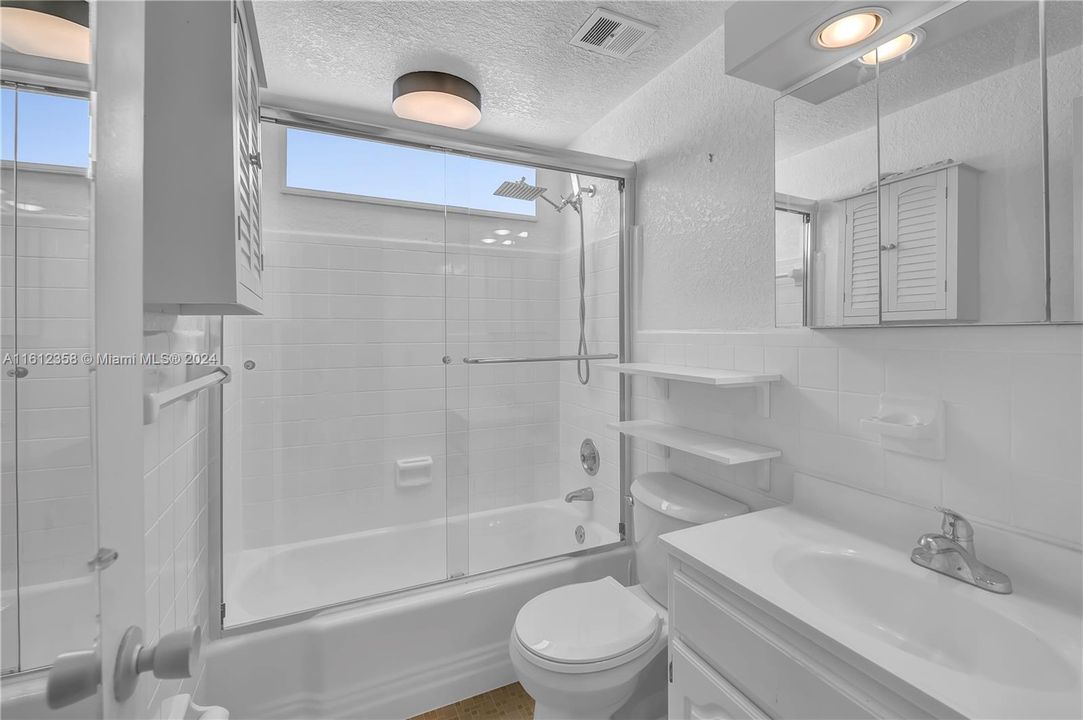 For Sale: $122,900 (1 beds, 1 baths, 625 Square Feet)