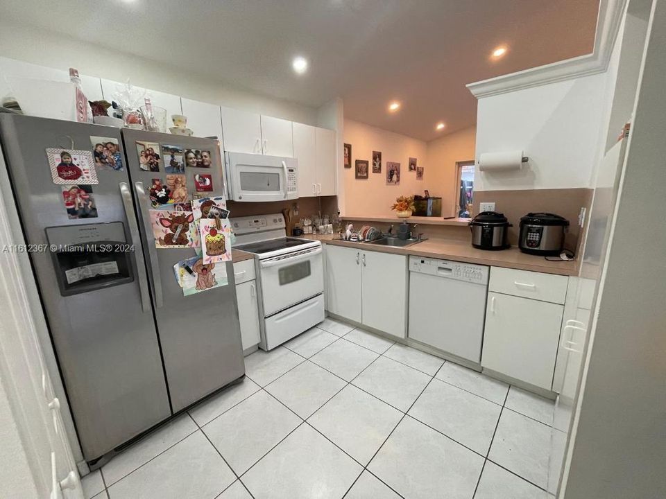 For Rent: $3,300 (3 beds, 2 baths, 1236 Square Feet)