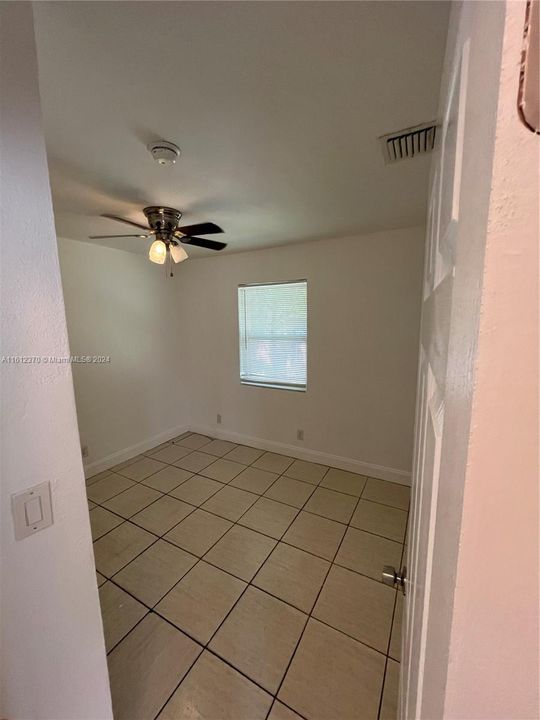 For Rent: $2,185 (2 beds, 1 baths, 1706 Square Feet)