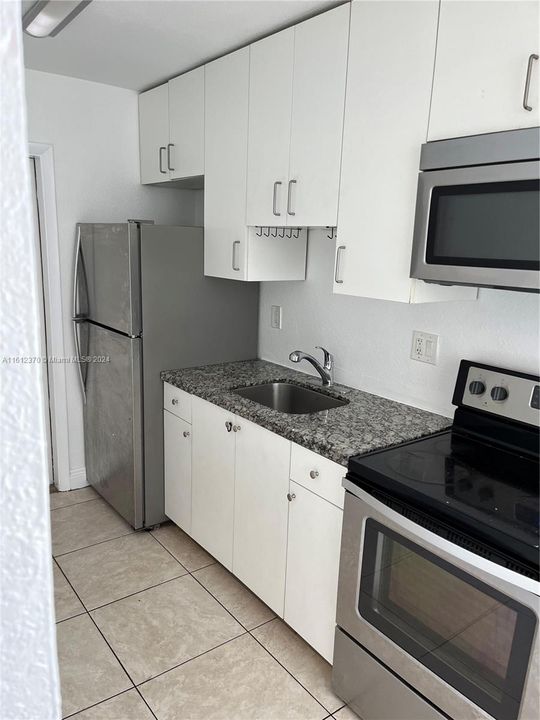 For Rent: $2,185 (2 beds, 1 baths, 1706 Square Feet)