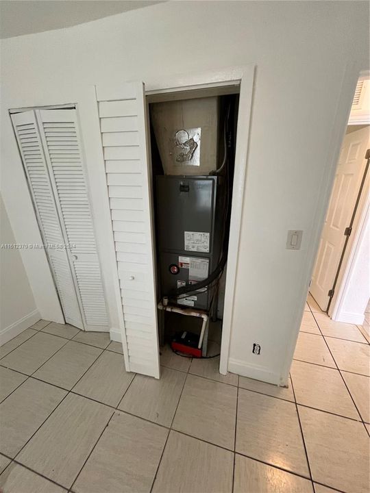 For Rent: $2,185 (2 beds, 1 baths, 1706 Square Feet)