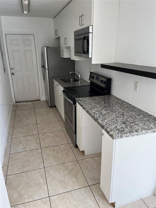 For Rent: $2,185 (2 beds, 1 baths, 1706 Square Feet)