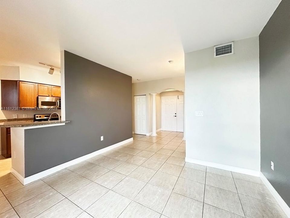 For Rent: $2,900 (2 beds, 2 baths, 1142 Square Feet)