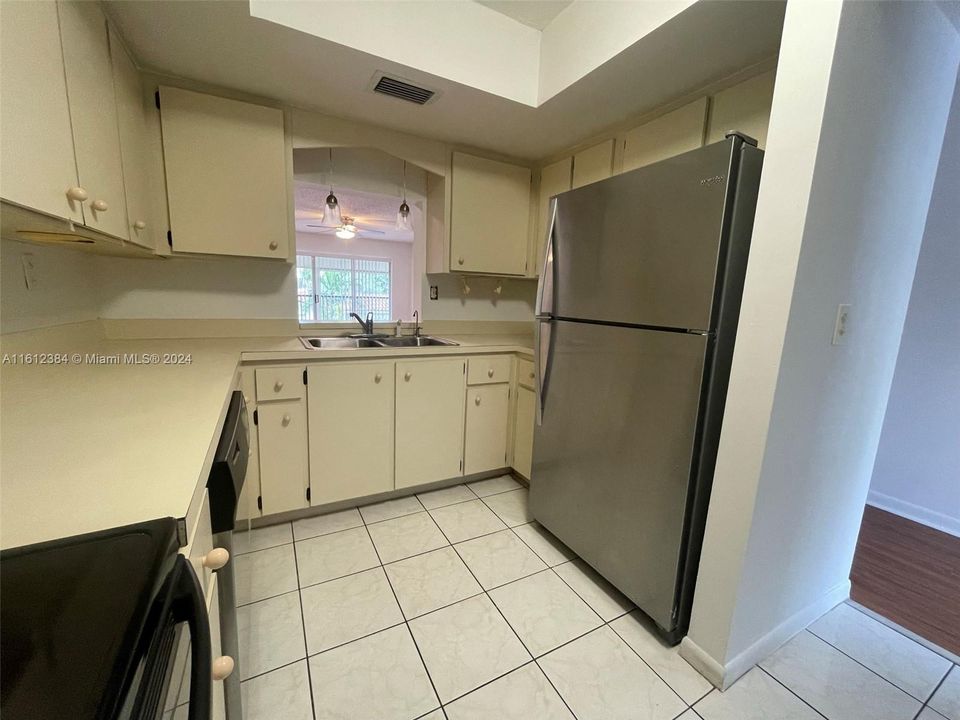 For Rent: $2,100 (2 beds, 2 baths, 1260 Square Feet)