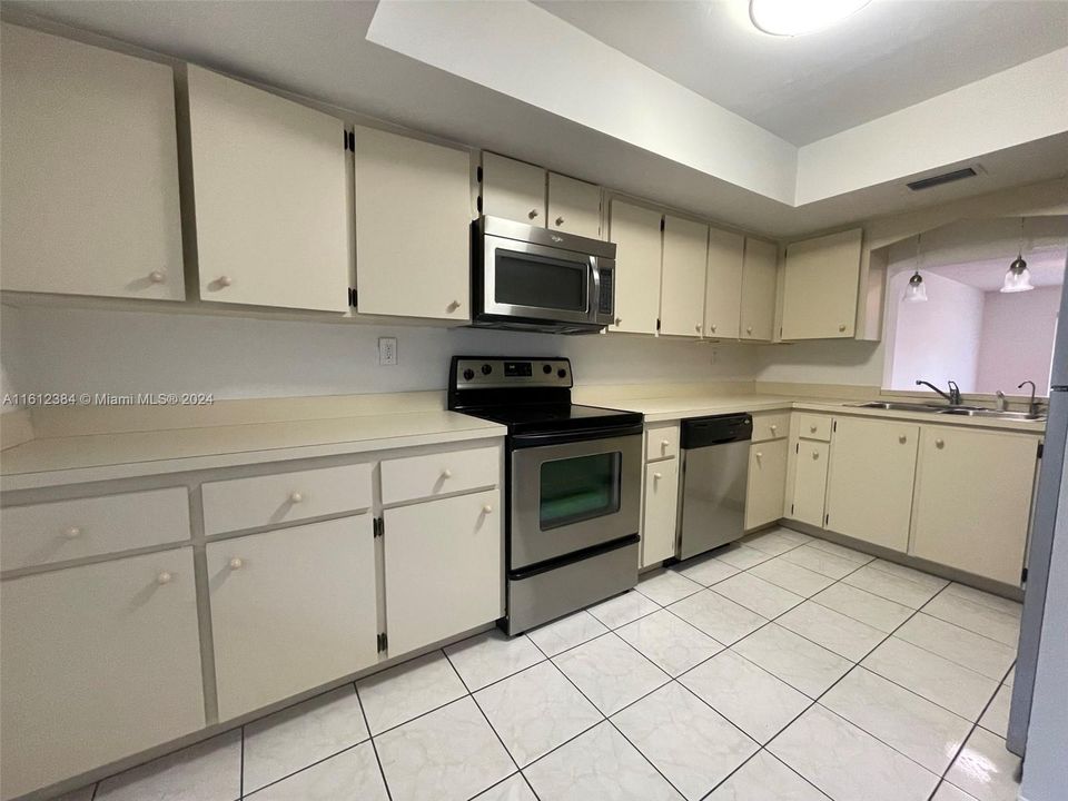 For Rent: $2,100 (2 beds, 2 baths, 1260 Square Feet)