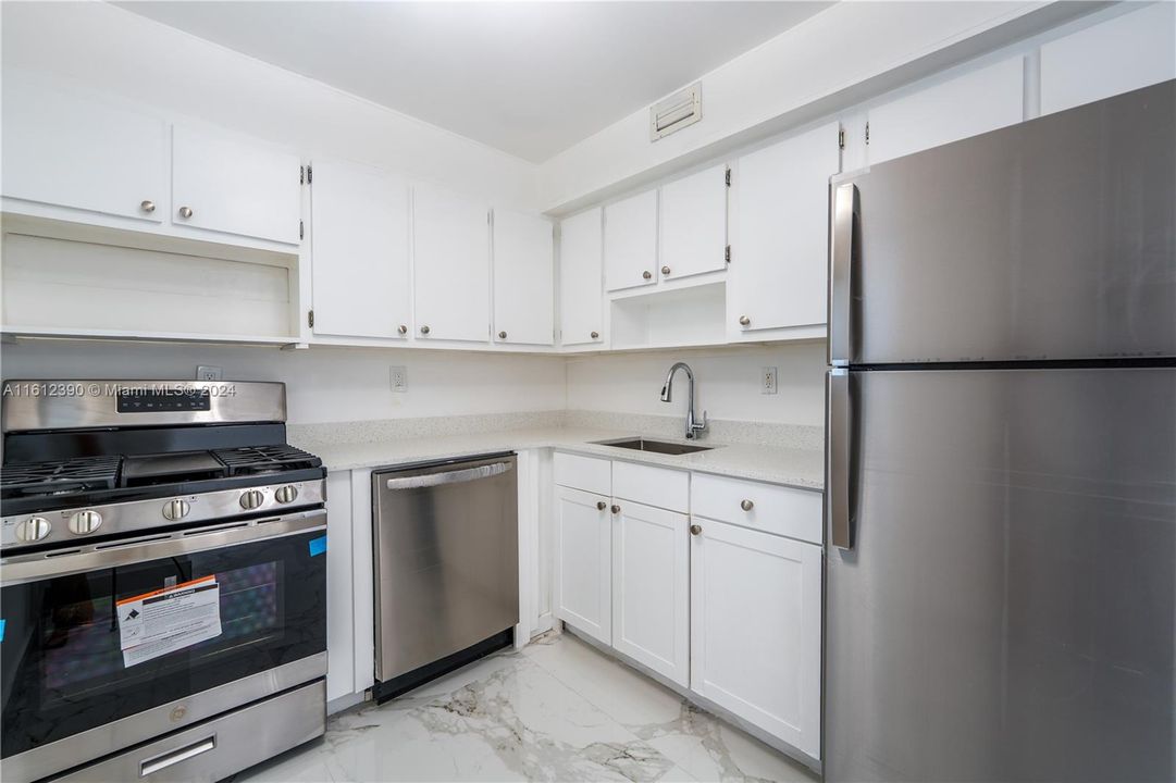 For Rent: $2,500 (1 beds, 1 baths, 720 Square Feet)