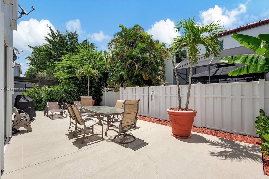 For Sale: $575,000 (4 beds, 2 baths, 1744 Square Feet)