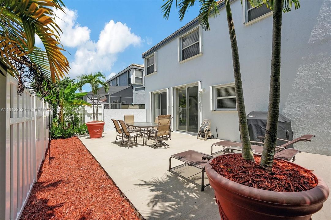 For Sale: $575,000 (4 beds, 2 baths, 1744 Square Feet)