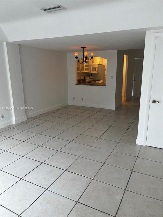 For Rent: $2,400 (2 beds, 1 baths, 900 Square Feet)