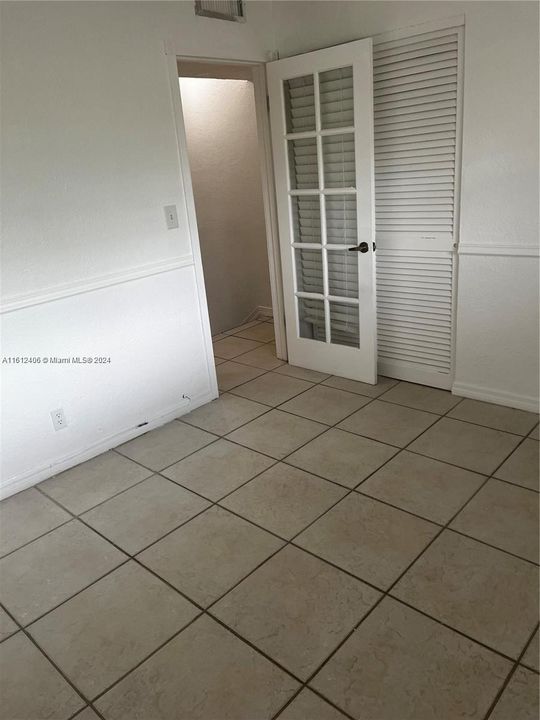 For Rent: $2,400 (2 beds, 1 baths, 900 Square Feet)