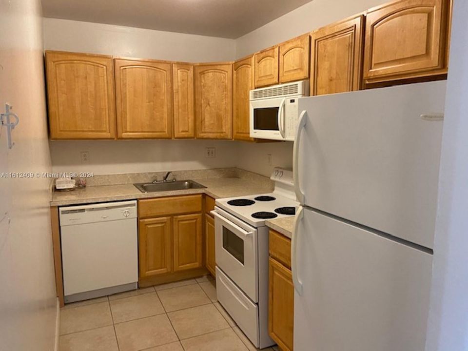 For Rent: $1,600 (1 beds, 1 baths, 665 Square Feet)