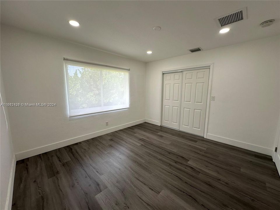 For Rent: $1,500 (1 beds, 1 baths, 2500 Square Feet)