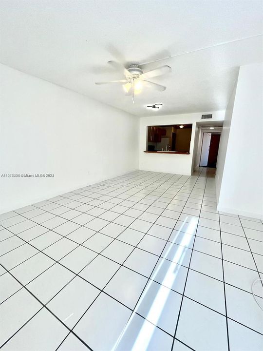 For Rent: $2,050 (2 beds, 2 baths, 1000 Square Feet)