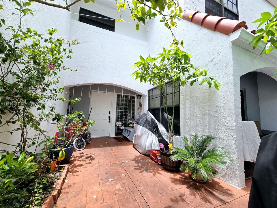 En Venta: $545,000 (2 camas, 2 baños, 1107 Pies cuadrados)