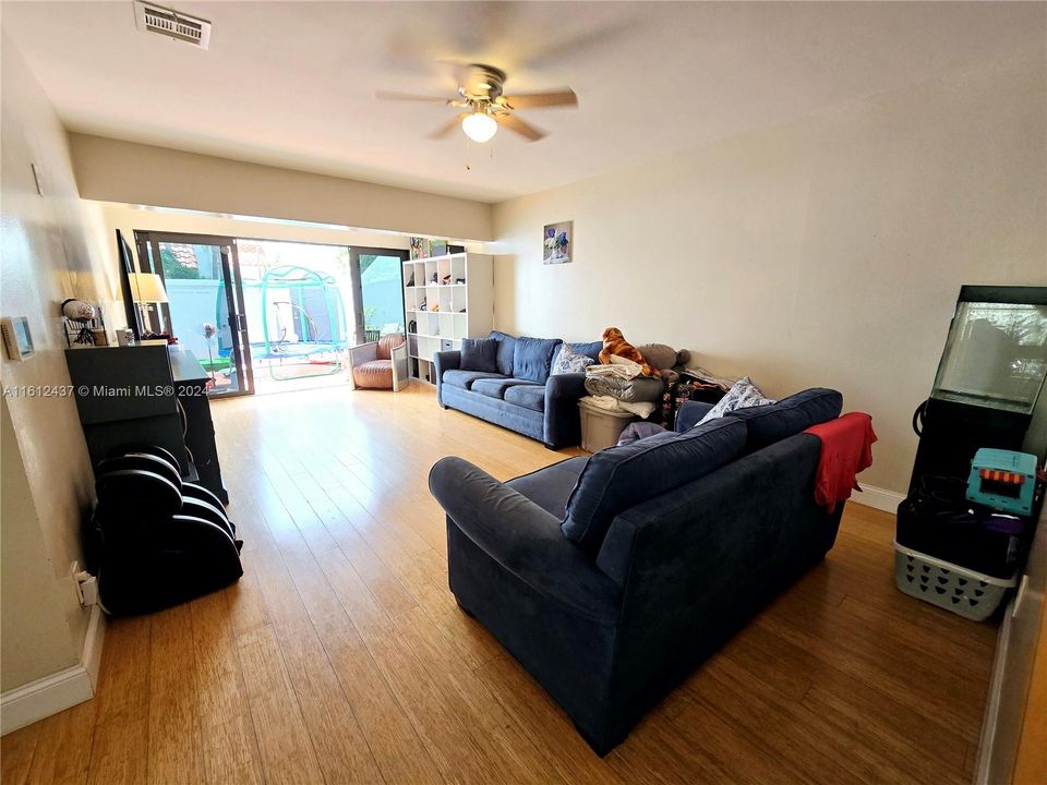 For Sale: $545,000 (2 beds, 2 baths, 1107 Square Feet)