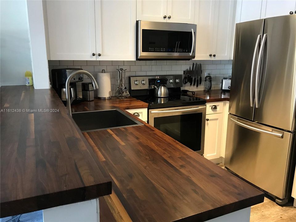 For Rent: $2,900 (2 beds, 1 baths, 740 Square Feet)