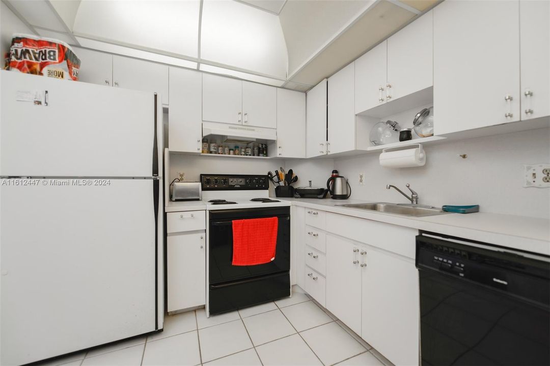 For Rent: $5,500 (2 beds, 2 baths, 1240 Square Feet)