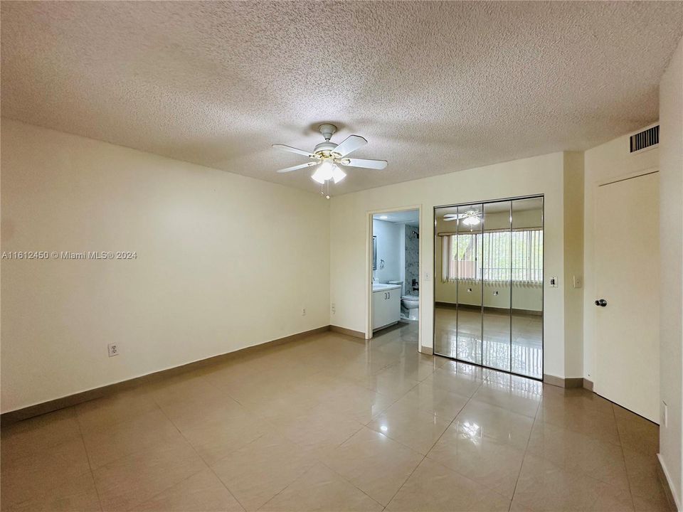 For Sale: $184,999 (1 beds, 1 baths, 1056 Square Feet)