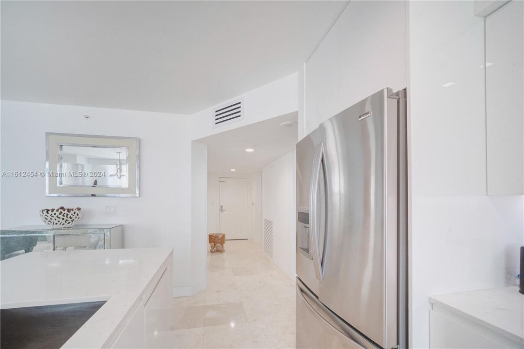 For Sale: $805,000 (2 beds, 2 baths, 1200 Square Feet)