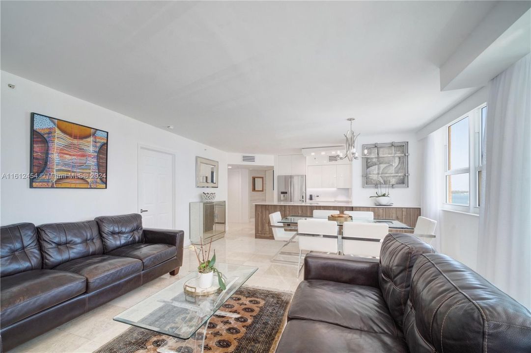 For Sale: $805,000 (2 beds, 2 baths, 1200 Square Feet)