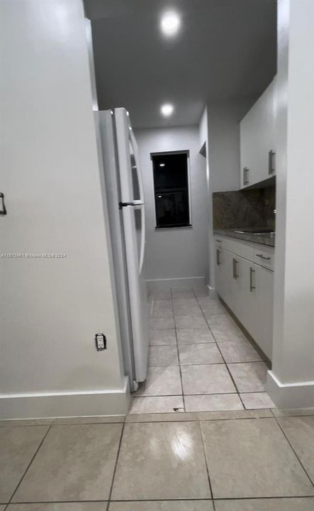 For Sale: $220,000 (1 beds, 1 baths, 689 Square Feet)