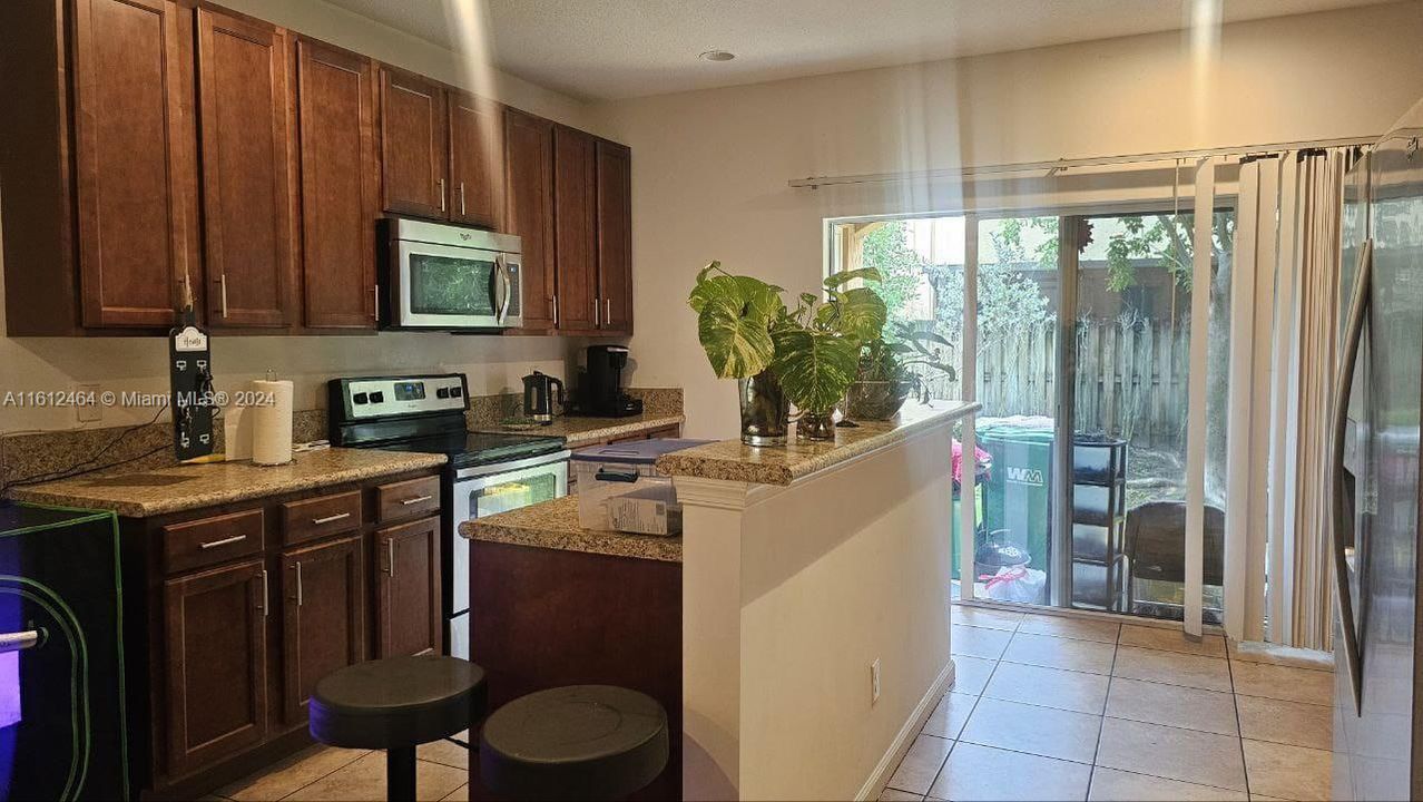 For Rent: $2,600 (2 beds, 2 baths, 1454 Square Feet)