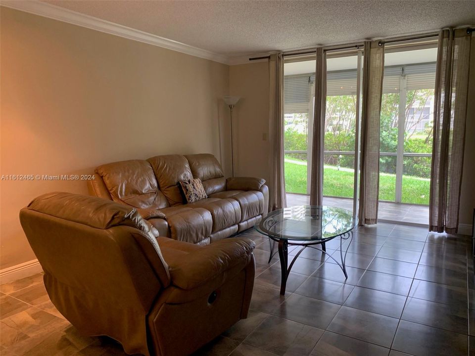 Active With Contract: $1,900 (1 beds, 1 baths, 0 Square Feet)