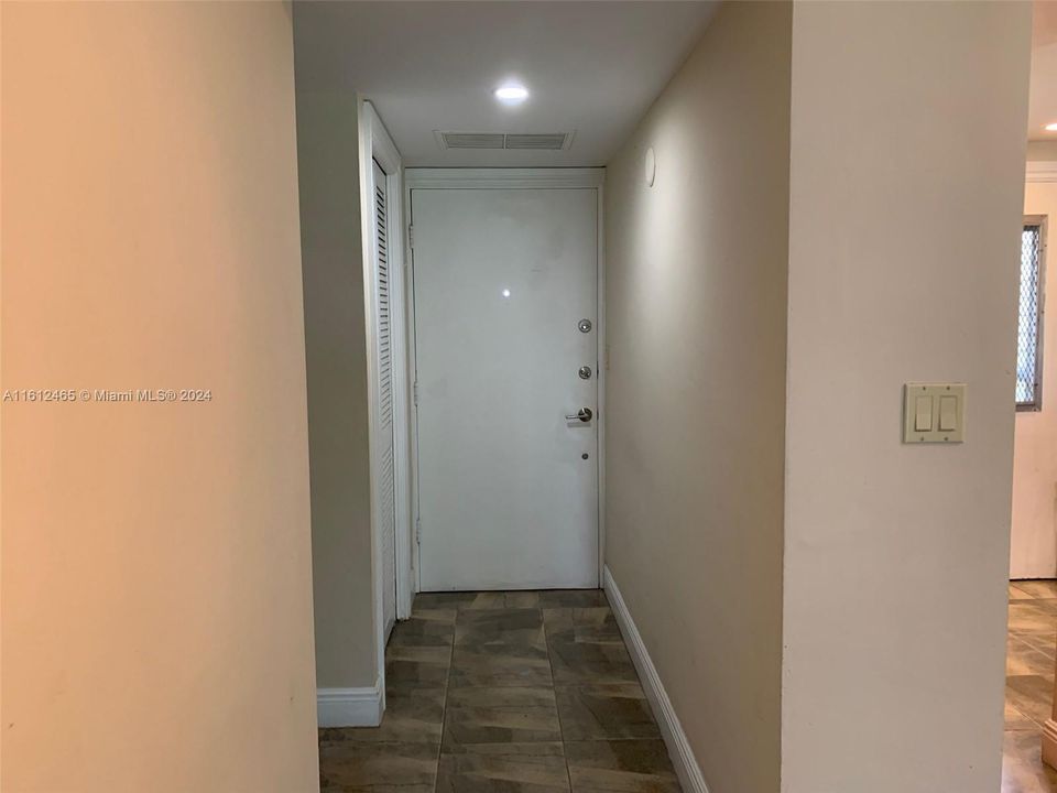 Active With Contract: $1,900 (1 beds, 1 baths, 0 Square Feet)