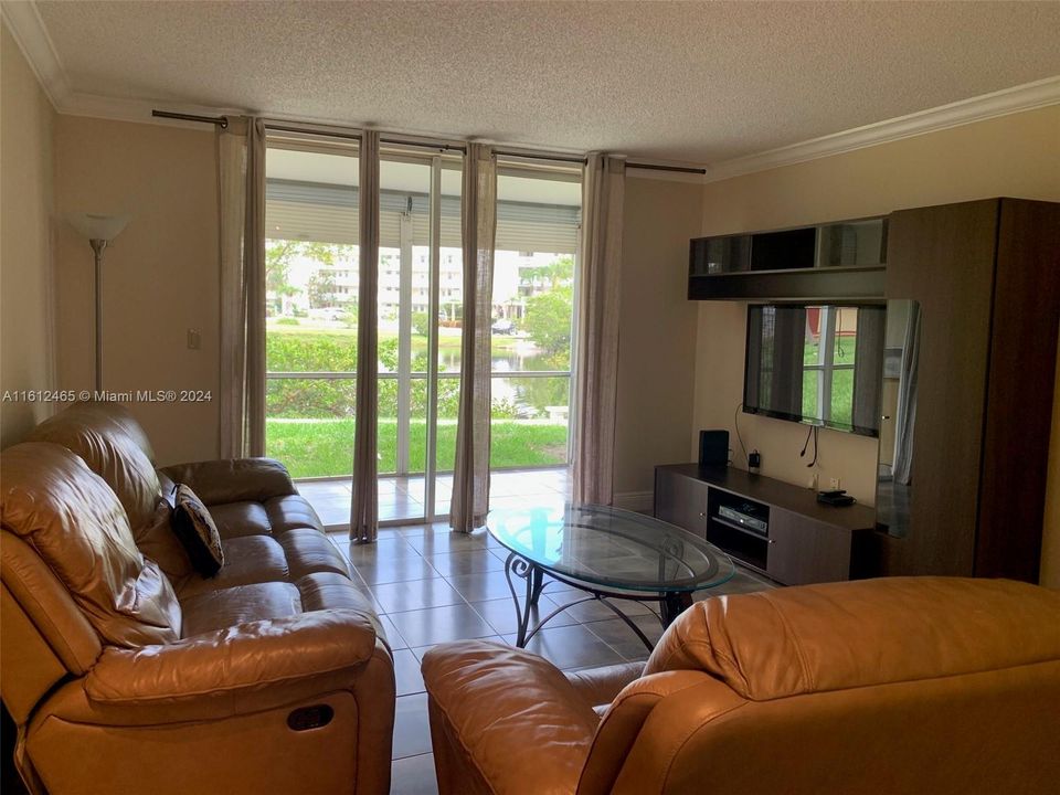 Active With Contract: $1,900 (1 beds, 1 baths, 0 Square Feet)