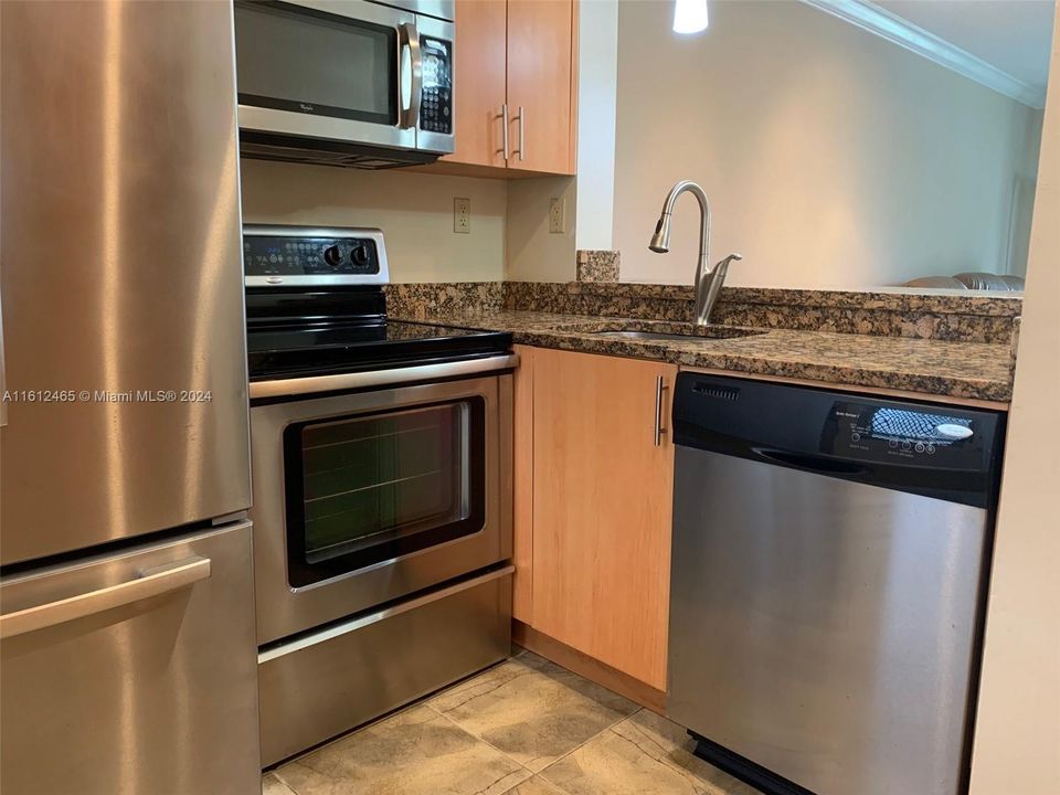 Active With Contract: $1,900 (1 beds, 1 baths, 0 Square Feet)