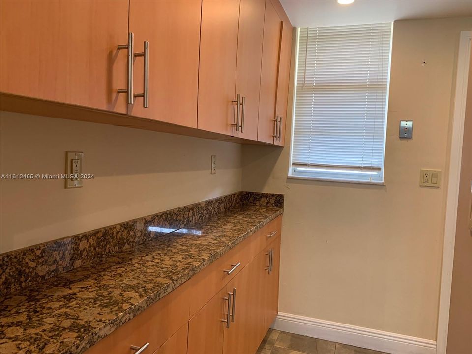 Active With Contract: $1,900 (1 beds, 1 baths, 0 Square Feet)