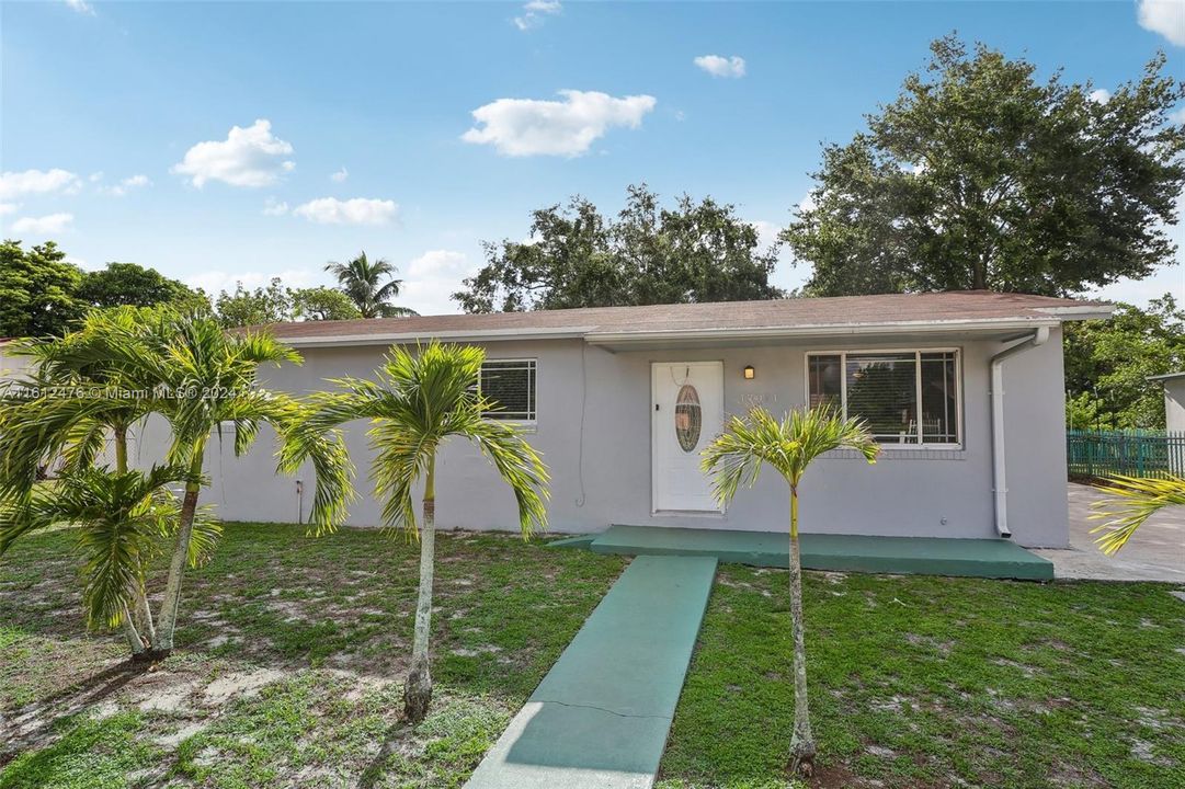 For Sale: $439,900 (3 beds, 1 baths, 1159 Square Feet)