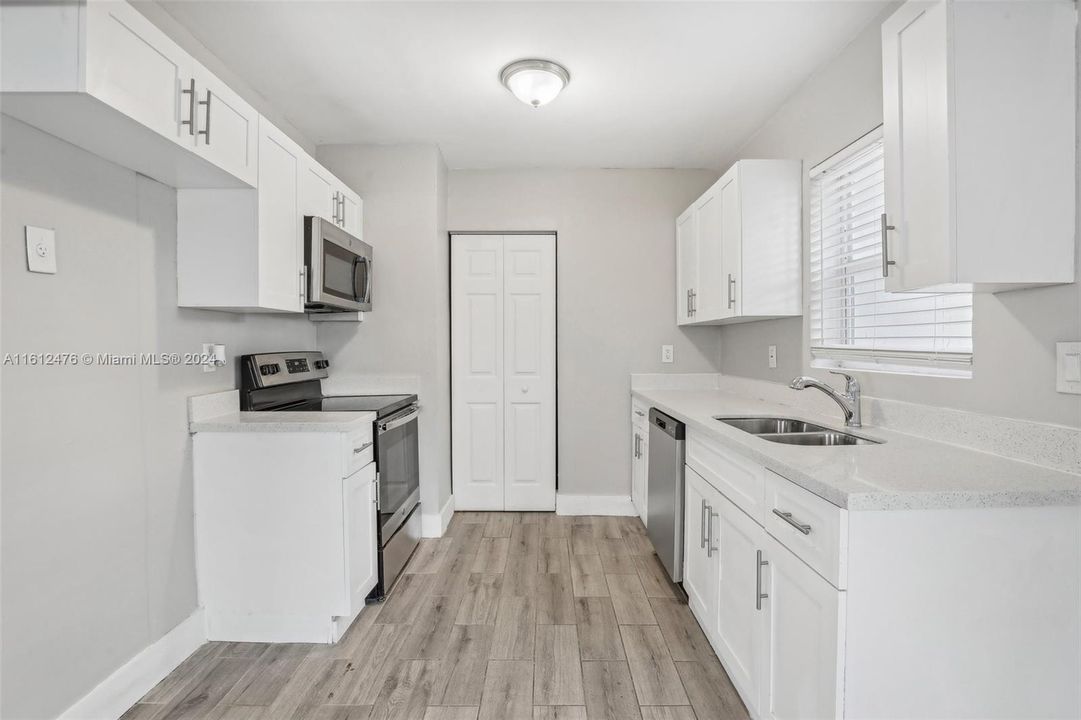 For Sale: $439,900 (3 beds, 1 baths, 1159 Square Feet)